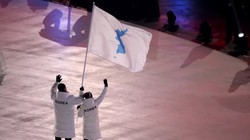 Đoàn vận động viên Bắc Triều Tiên, Hàn Quốc cùng diễu hành và thi đấu dưới lá cờ chung, bán đảo Triều Tiên thống nhất. Anh Vox