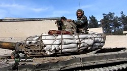 Xe tăng quân đội Syria trên chiến trường Đông Ghouta - ảnh minh họa Masdar News