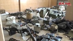 Các tay súng nổi dậy FSA giao nộp vũ khí ở Rastan. Ảnh minh họa South Front