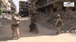 Quân cảnh Nga trên đường phố thành phố Douma. Ảnh Rusvessna