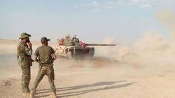 Xe tăng quân đội Syria chiến đấu ở Deir Ezzor