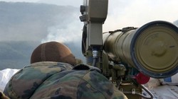 Binh sĩ quân đội Syria tấn công phiến quân bằng tên lửa chống tăng Korrnet