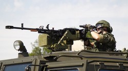 Binh sĩ Nga sử dụng súng máy Kord 12,7 mm. Ảnh RG