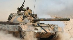 Xe tăng quân đội Syria trên chiến trường sa mạc tỉnh Homs, vùng biên giới với Iraq.