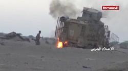 Lực lượng Houthi hủy diệt xe cơ giới của liên minh quân sự do Ả rập Xê út dẫn đầu. Ảnh video truyền thông Houthi