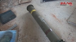 Vũ khí chống tăng được sản xuất ở phương Tây bị thu giữ ở ngoài ô Daraa. Ảnh minh họa video SANA
