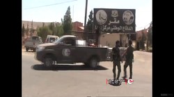 Lực lượng vũ trang địa phương NDF tiến về Al-Quneitra. Ảnh video