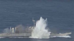 Tàu đổ bộ mục tiêu bị trúng ngư lôi Mk 48 của Mỹ. Ảnh video RIMPAC 2018