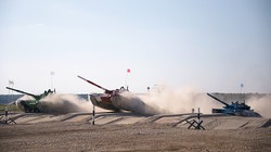 Các xe tăng tham gia hội thao "Tank Biathlon", ảnh TVZvezda