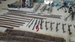 Các loại vũ khí thu giữ được của lực lượng Hồi giáo cực đoan ở tỉnh Quneitra. Ảnh minh họa video