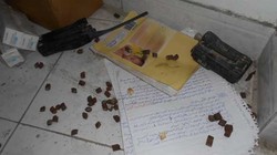 Hướng dẫn chế tạo bom, vũ khí nổ tự chế và áo vét tự sát của HTS trong trạm của Liên Hiệp Quốc. Ảnh Rusvesna