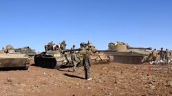 Một phân đội tăng thiết giáp của quân đội Syria trên sa mạc Sweida. Ảnh minh họa Masdar News