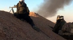 Các tay súng khủng bố IS tấn công quân đội Syria ở Deir Ezzor. Ảnh minh họa Masdar News