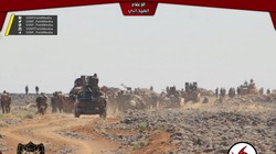 Lực lượng quân tình nguyện SSNP tấn công trên sa mạc Sweida. Ảnh SSNP