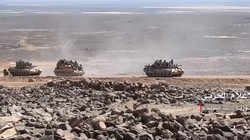 Đoàn tăng thiết giáp quân đội Syria trên chiến trường hoang mạc Sweida. Ảnh minh họa Muraselon