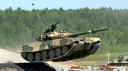 Xe tăng T-90 của quân đội Nga đang diễn tập. Ảnh Rusian Gazeta