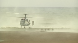 Lực lượng Hải quân đánh bộ Nga đổ bộ đường không - biển ở bờ biển Latakia, Syria. Ảnh minh họa video Ruptly.