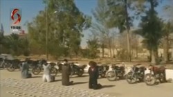Các phần tử khủng bố IS bị bắt sống trên sa mạc tỉnh Homs, ảnh minh họa video Syria Alikhbaria