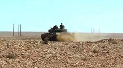 Xe tăng quân đội Syria tiến công trên chiến trường Al-Safa. Ảnh minh họa Masdar BNews