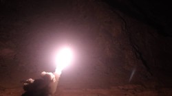 Vệ binh Cách mạng Hồi giáo Iran phóng tên lửa đạn đạo tấn công IS ở Deir Ezzor. Ảnh minh họa Masdar News