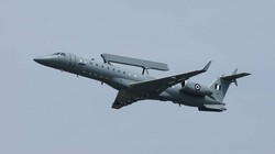 Máy bay cảnh báo sớm, giám sát và điều hành tác chiến Embraer EMB-145H AEW & C của Không quân Hy Lạp. Ảnh Rusian Gazeta