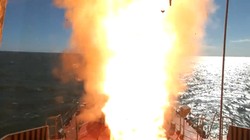 Hải quân Nga diễn tập phóng tên lửa Kalibr -NK vào mục tiêu. Ảnh minh họa video Bộ quốc phòng Nga