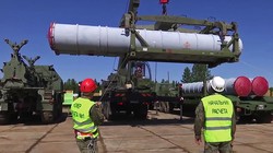 Lực lượng phòng không Nga lắp đạn cho tổ hợp tên lửa phòng không S-300 ở Syria. Ảnh minh họa: RuAN.