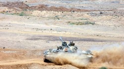 Xe tăng quân đội Syria tiến công trên chiến trường Al-Safa, tỉnh Sweida. Ảnh minh họa: South Front.