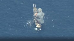 Tấn công hỏa lực tàu mục tiêu USS Racine (LST-1191).