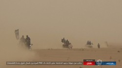 Lực lượng khủng bố IS, lợi dụng thời tiết xấu tiến hành cuộc tấn công vào chiến tuyến SDF. Ảnh minh họa: Amaq.