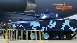 Xe thiết giáp đổ bộ đường không ZBD-04 của Trung Quốc, được trưng bày ở Chu Hải. Ảnh: Russian Gazeta.