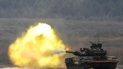 Xe tăng T-90 khai hỏa tấn công. Ảnh minh họa: Russian Gazeta.