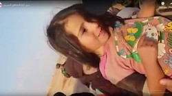 Một con tin trẻ em được giải phóng ở Sweida.