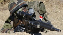 Binh sĩ lực lượng bắn tỉa quân đội Syria trên chiến trường Hama - Idlib. Ảnh: Muraselon.