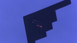 Máy bay ném bom B-2 thử nghiệm ném bom hạt nhân B61-12. Ảnh minh họa The National Interest