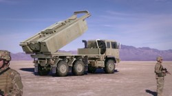 Tên lửa đạn đạo DeepStrike do tập đoàn Raytheon phát triển trên xe phóng M142 HIMARS