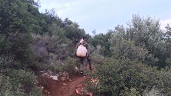 Binh sĩ Syria hành quân tuần tiễu trên chiến trường Latakia. Ảnh: Ivan Sidorenko.