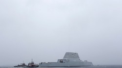 Khu trục hạm siêu tàng hình Zumwalt, sẽ gỡ bỏ pháo hạm. Ảnh UPI
