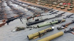 Quân đội Syria thu giữ vũ khí ở Quneitra, Tây Ghouta. Ảnh: SANA.