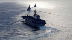 Tàu khu trục đổ bộ trực thăng lớp Izumo Kaga © Ảnh REUTERS / Kim Kyung-Hoon.