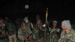 Binh sĩ quân đội Syria phục kích trên chiến trường miền bắc Hama. Ảnh minh họa: Masdar News.