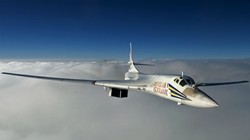 Máy bay ném bom chiến lược tầm xa Nga Tu-160 Thiên nga trắng.