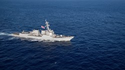 Khu trục hạm tên lửa có điều khiển USS Campbell của Mỹ trên Biển Đông. Ảnh: Reuters.