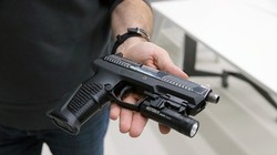 Súng ngắn Udar, thay thế súng PM Makarrov. Ảnh minh họa RIA.Novosti