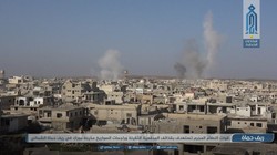 Quân đội Syria pháo kích ác liệt vào thị trấn al-Lataminah. Ảnh trang Iba'a (Al-Qaeda Syria)