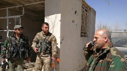 Binh sĩ quân đội Syria phòng ngự trên chiến trường Aleppo.