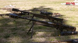 Quân đội Syria thu giữ vũ khí trang bị của lực lượng Hồi giáo cực đoan ở Đông Ghouta, Damascus.