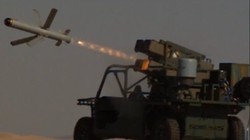 Hệ thống Spike NLOS trên xe Tomcat phóng tên lửa thử nghiệm. 