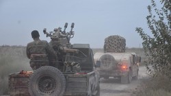 Các chiến binh SDF hành quân trên chiến trường Deir Ezzor. Ảnh minh họa Masdar News