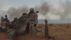 Lính thủy đánh bộ Mỹ pháo kích trên chiến trường Syria. 